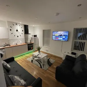 Apartment Central Serviced - Two Bedroom, Cardiff